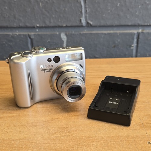 Nikon coolpix 5200 1mp - coolpix,