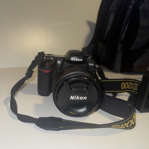 Nikon d200 camera - dx, vr