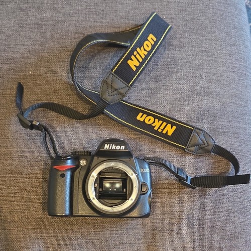 Nikon d3000 dslr camera body - dslr,