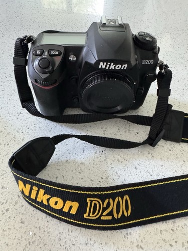 Nikon d200 slr digital - nikon,