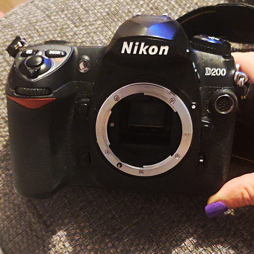 Nikon d200 digital slr camera - d200,