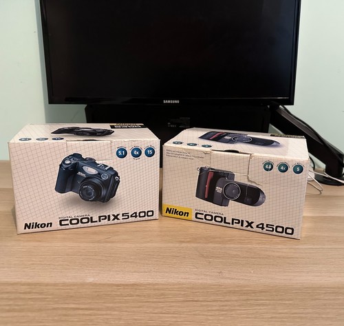 Nikon digital camera - , bundle